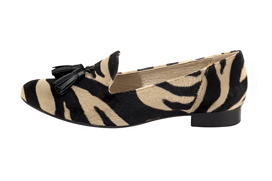 Safari black women's loafers with pompons. Round toe. Flat leather soles. Profile view - Florence KOOIJMAN